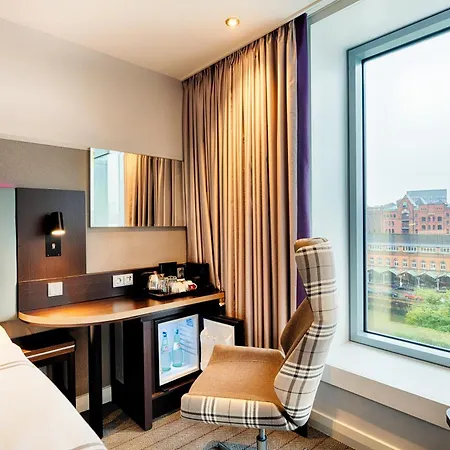 Premier Inn Hamburg City Centre-2